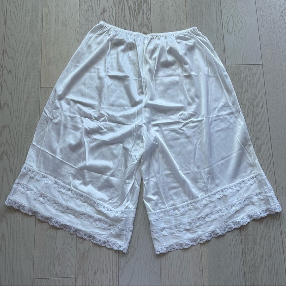 Vintage White Lace Trim 100% Nylon High Rise Wide Leg Bloomers Pettipants Shorts - Picture 10 of 16